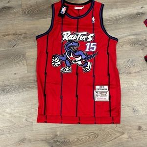 Vince carter red jersey. mitchell and ness hardwood classics. men’s Large